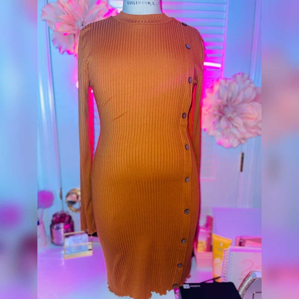 Mid-Dress Long sleeve with Bottoms on the Size